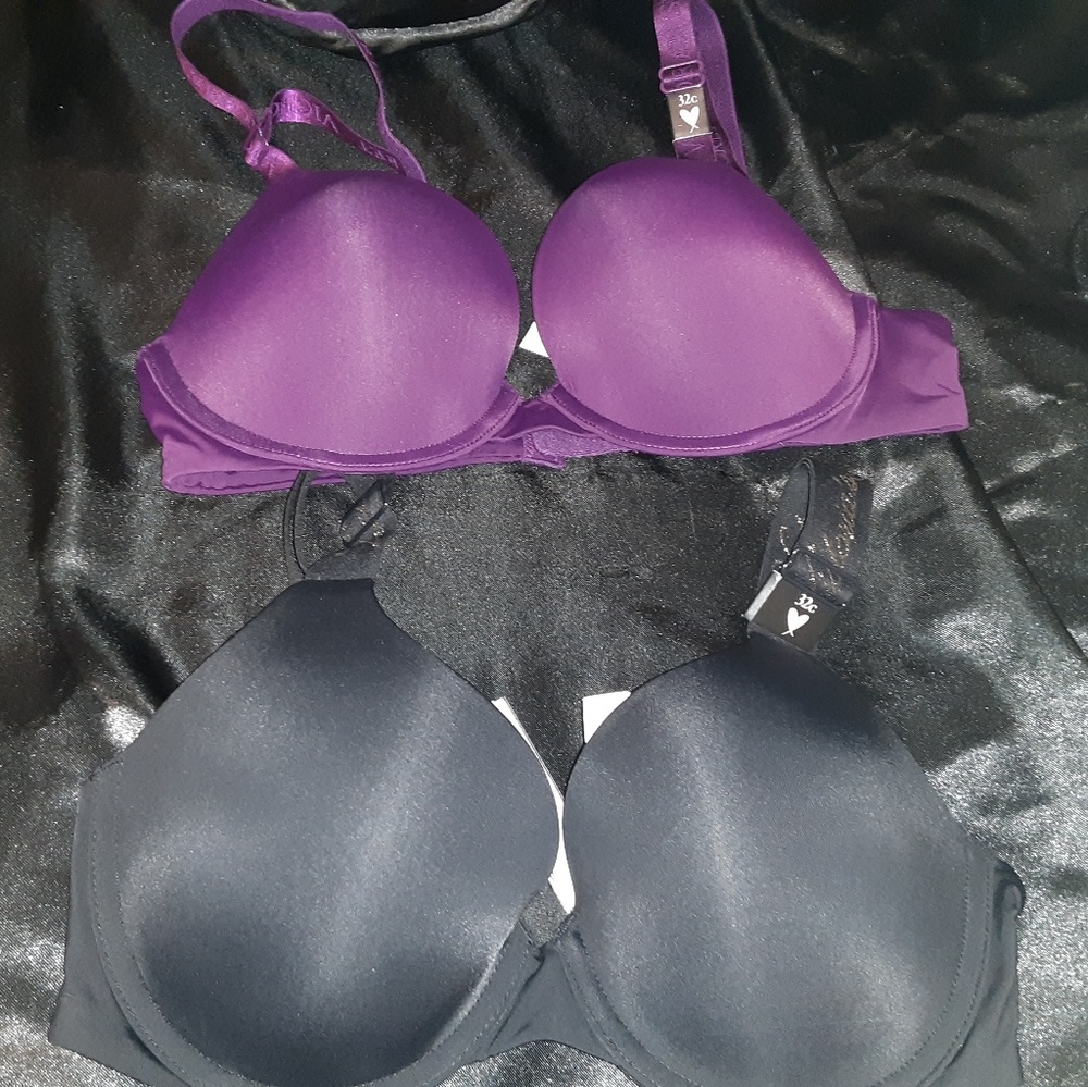 (2) Victoria Secret bras SIZE:32C